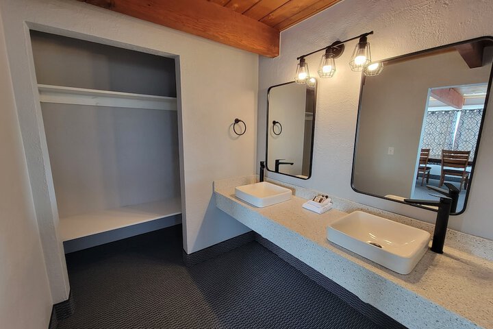 Room 6 of 45