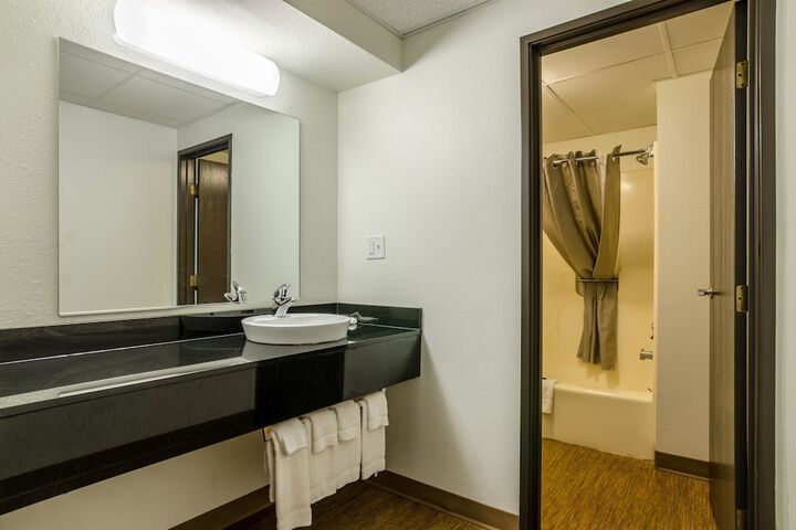 Room 35 of 47