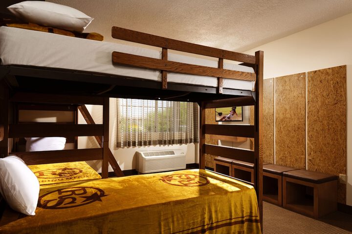 Room 9 of 31
