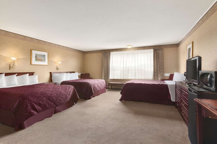 Room 8 of 16