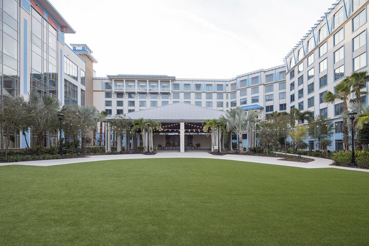 Universals Loews Sapphire Falls Resort
