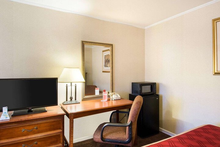 Room 6 of 30
