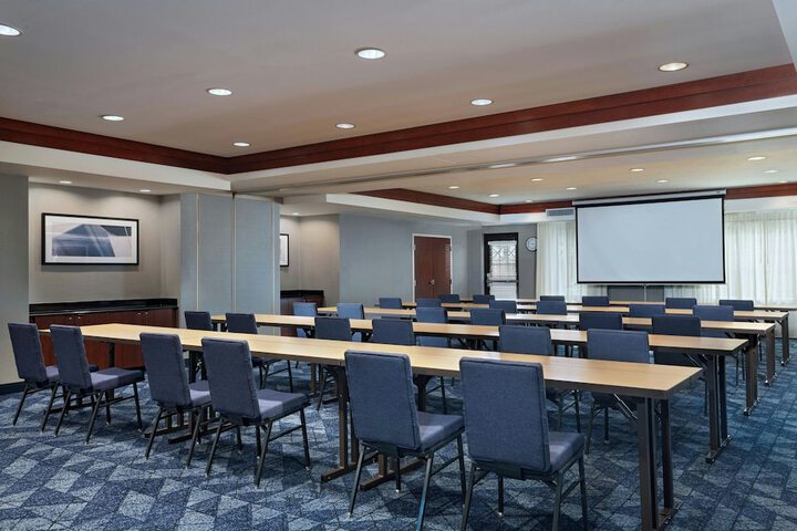 Courtyard Marriott Aksarben Village