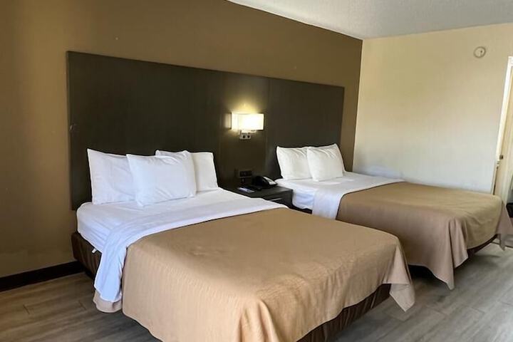 Room 4 of 28