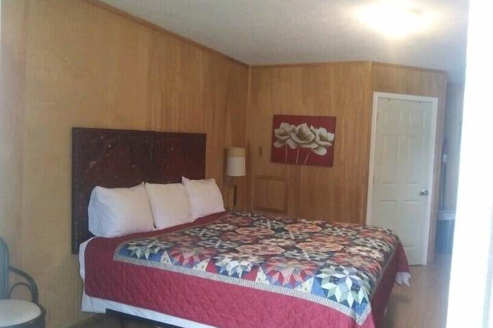 Whispering Creek Lodging & RV Resort