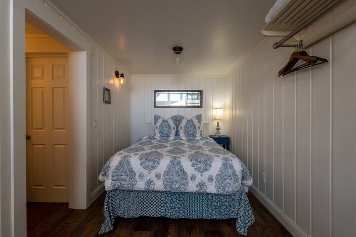 Room 54 of 86