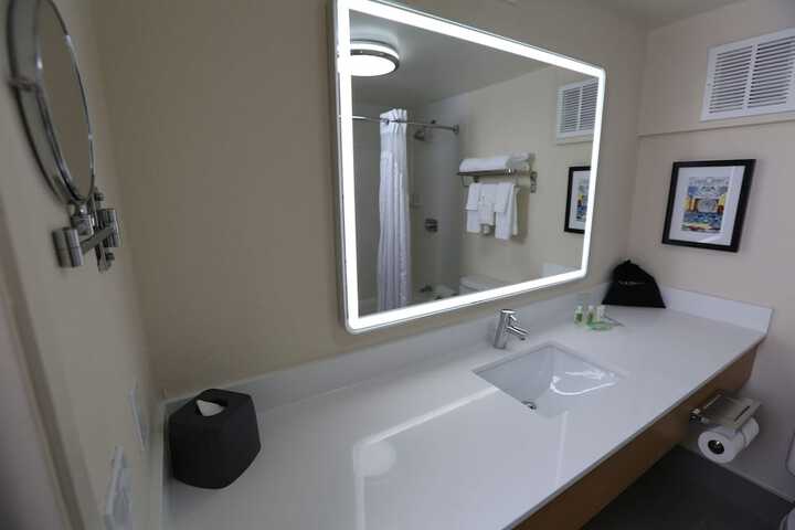 Room 35 of 63
