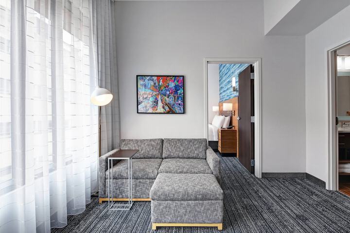 Room 27 of 40