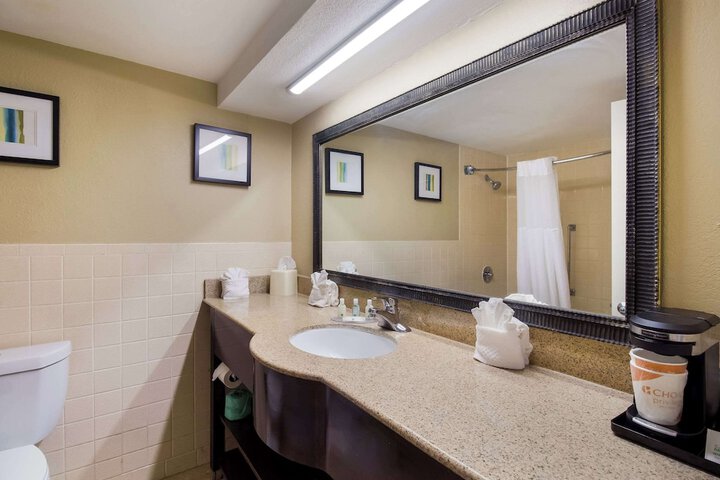 Room 20 of 33