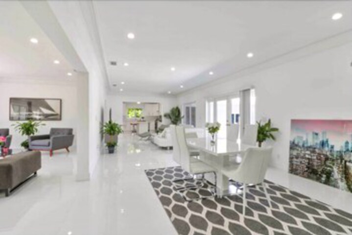 Sleek Miami Shores Residence With Jacuzzi