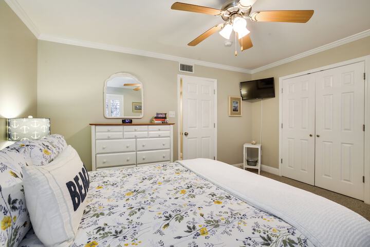 Old Town Bay St. Louis Townhome: Walk to Beach