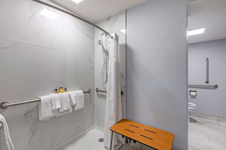 Room 20 of 39