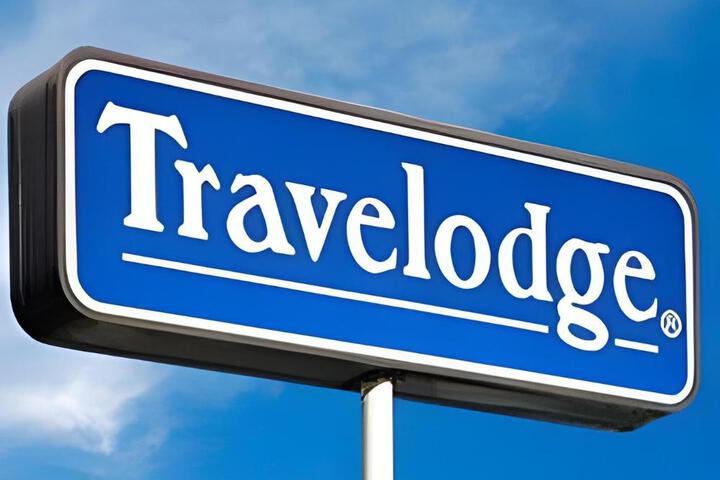 Travelodge by Wyndham Waukegan Gurnee