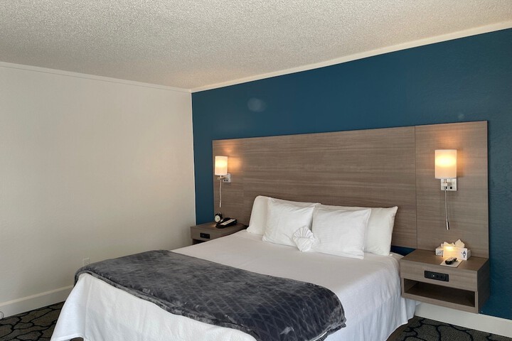 Crown Motel