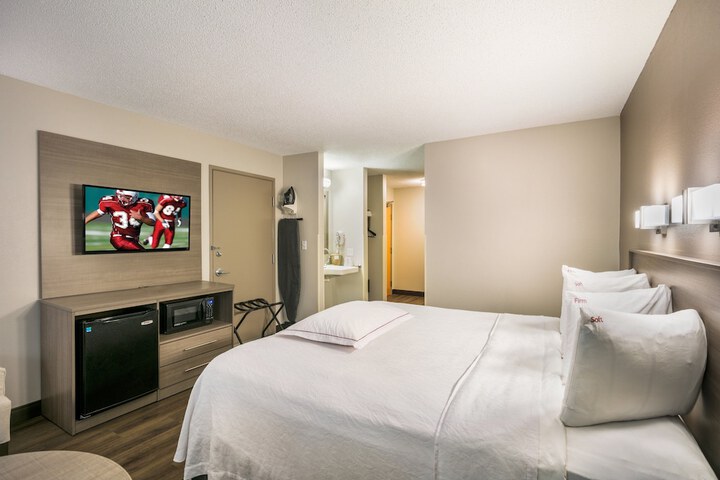 Red Roof Inn PLUS+ Boston - Logan