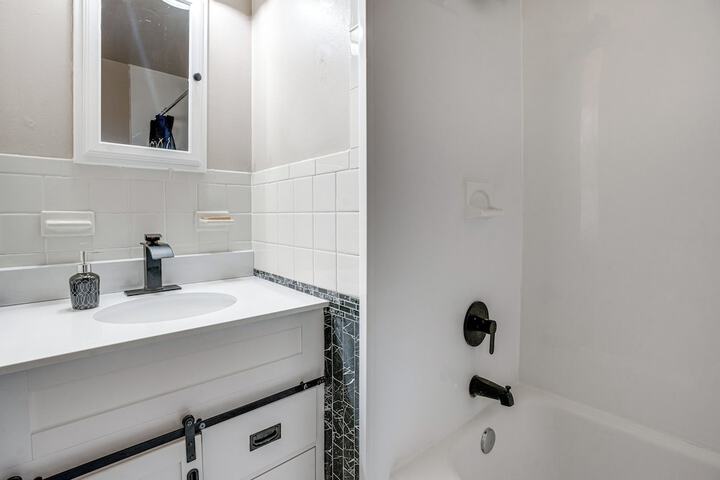 Charming Willow Grove Home w / Patio + Fire Pit!