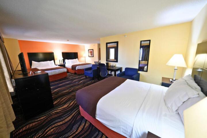 Rock Island Inn & Suites Streator IL