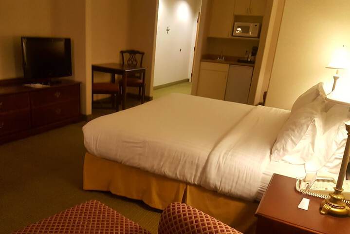 Room 10 of 18
