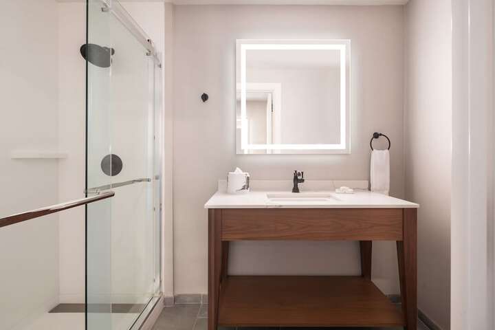 BLU-Tique Akron, a Tribute Portfolio Hotel