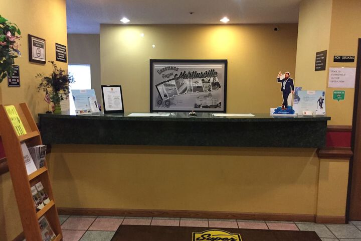 Super 8 by Wyndham Martinsville