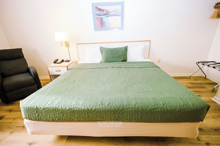 Room 33 of 46