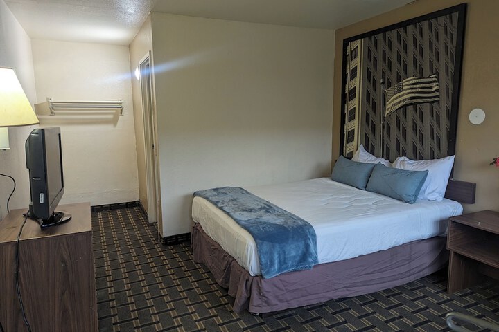 Room 19 of 25