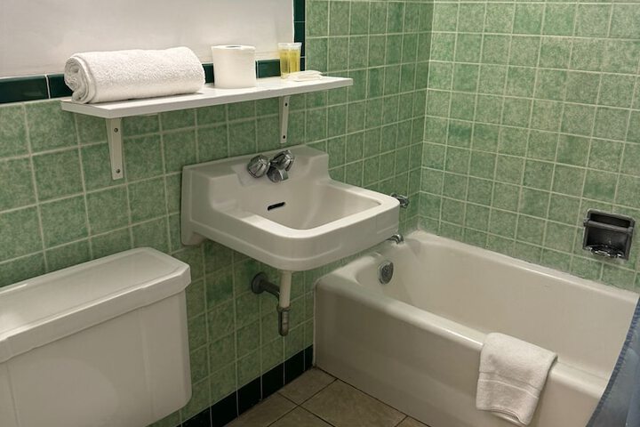 Room 7 of 43