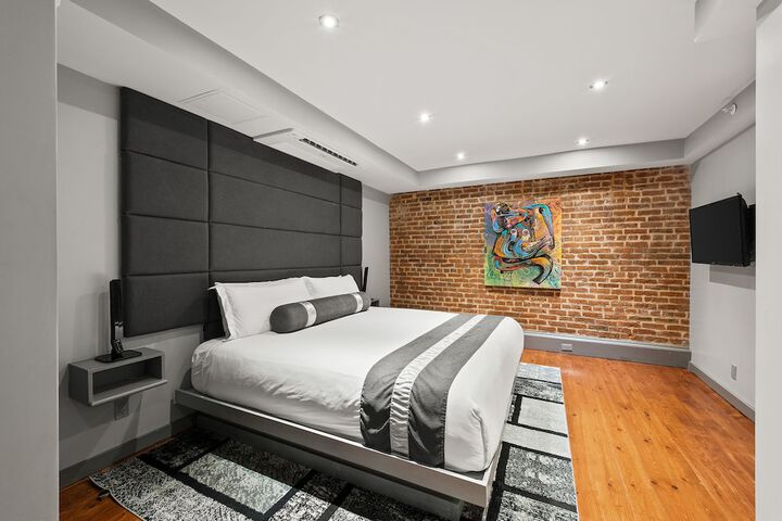 Room 301 of 488