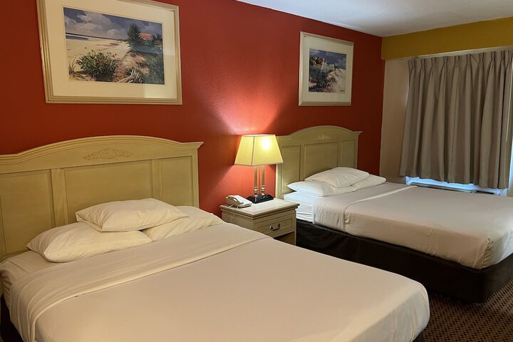 Econo Lodge Inn & Suites Walnut