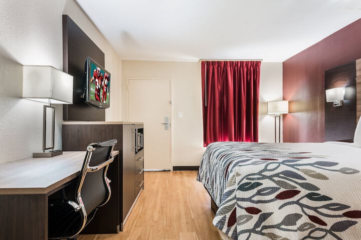 Room 11 of 28