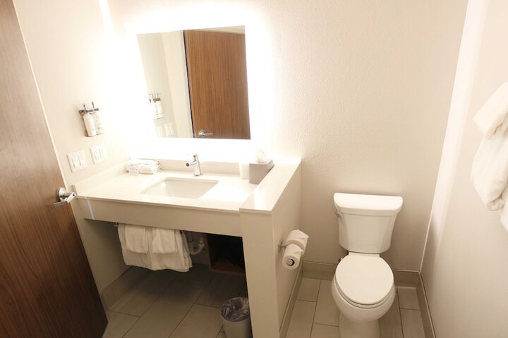 Holiday Inn Express & Suites Eau Claire West I-94 by IHG
