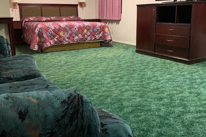 Room 17 of 30