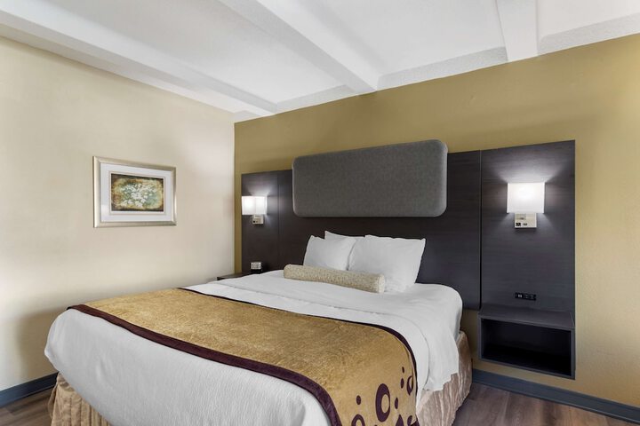 Room 6 of 36