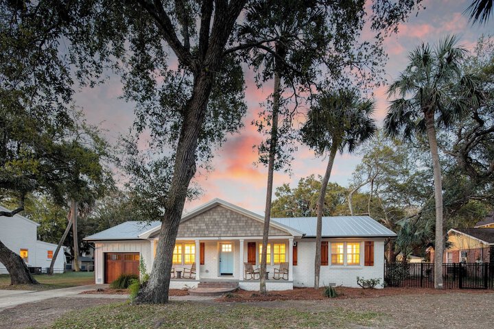 Sawyer by Avantstay Stunning Isle of Palms Home w / Pool!