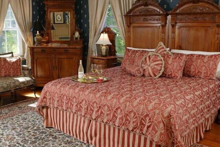 Room 24 of 100
