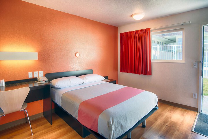 Room 21 of 27