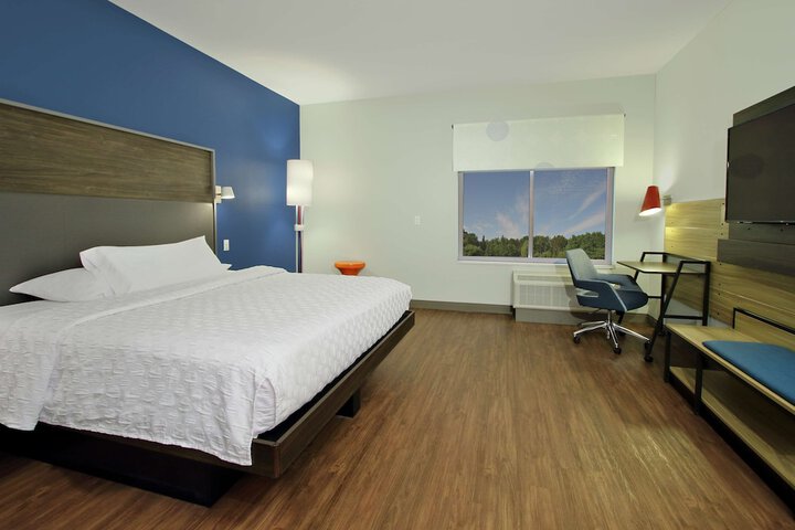 Room 17 of 38