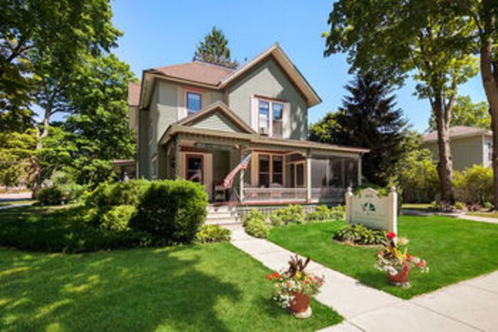 White Swan Inn Bed & Breakfast