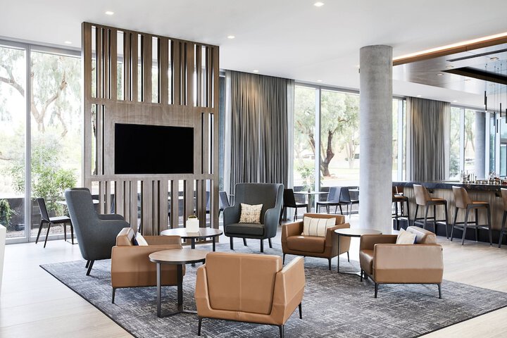Lounge 50 of 55