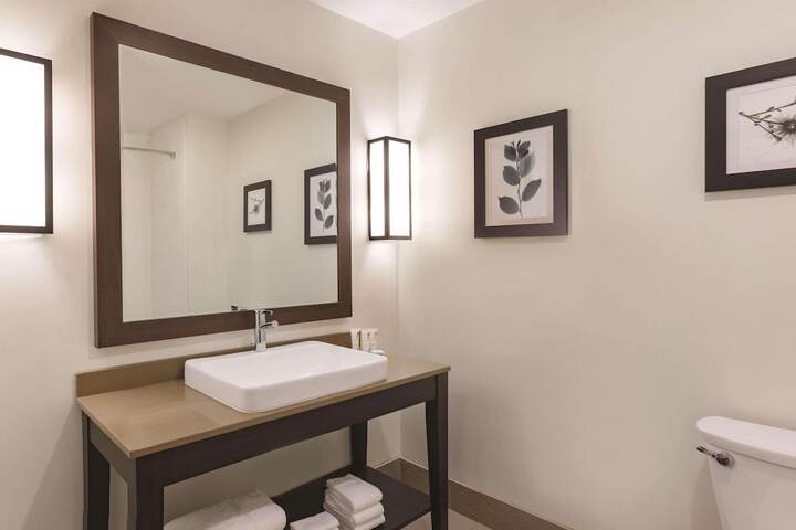 Room 15 of 33