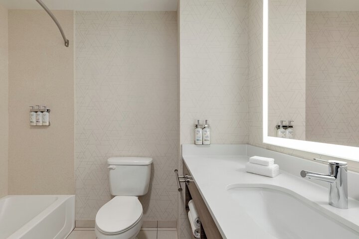 Holiday Inn Express Hotel & Suites NORTH FREMONT by IHG