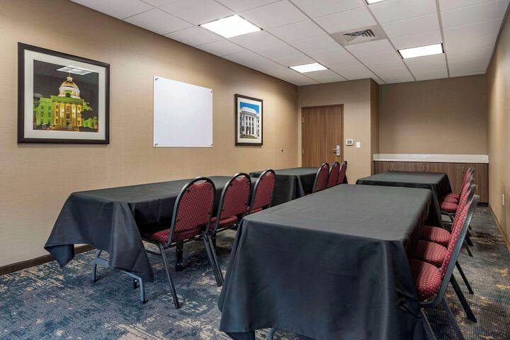 Comfort Inn & Suites Downtown near University