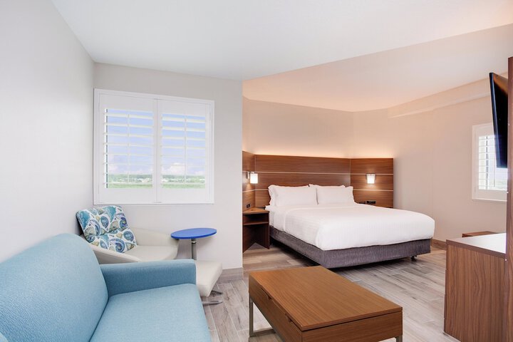 Holiday Inn Express & Suites Panama City Beach - Beachfront by IHG