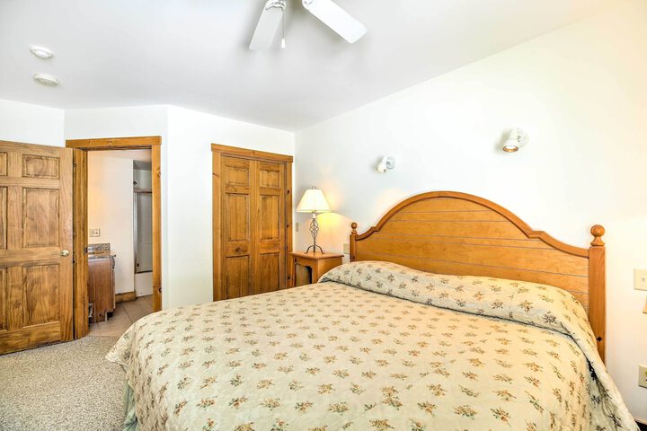 Inviting Ski-in / ski-out Condo at Jay Peak Resort!
