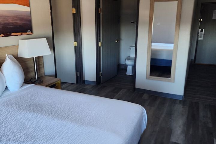 Room 120 of 143