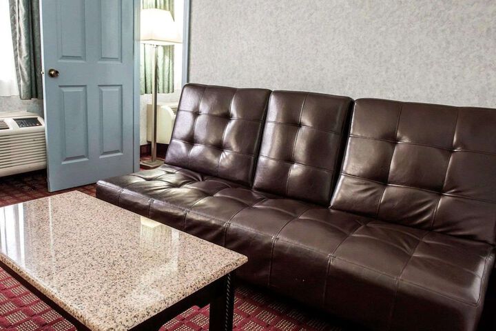 Room 11 of 48