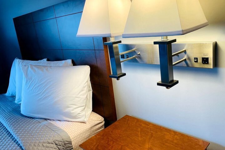 Room 8 of 11