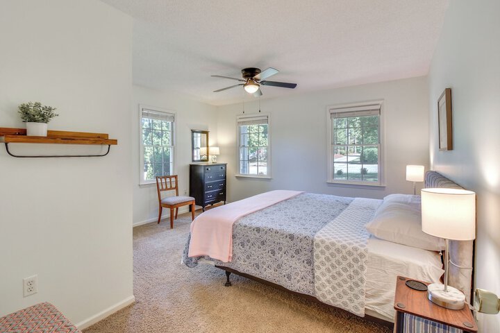 Seneca Escape w / Screened Patio: Near Lakes!