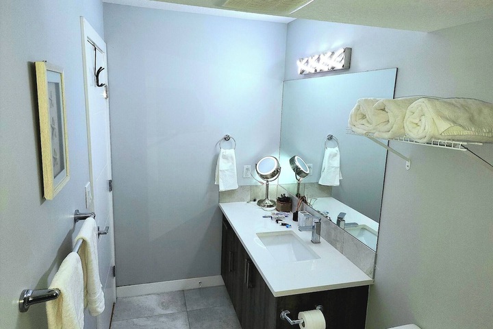 Luxurious Home Away From Home With Aircon