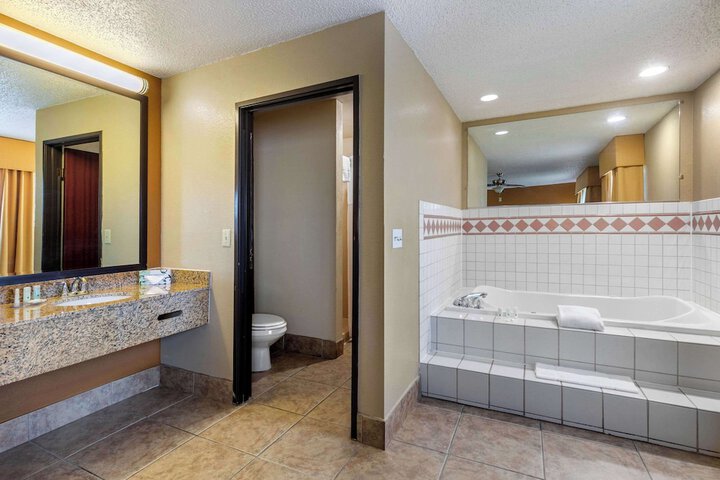 Quality Suites Addison - Dallas